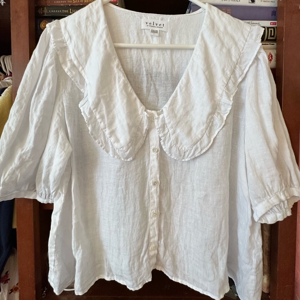 Women’s “Velvet” Graham & Spencer White Blouse. Size L.